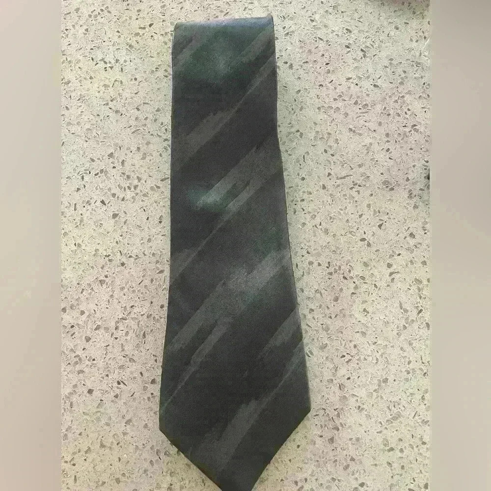 Vintage Giorgio Armani Collezioni Gray Tie